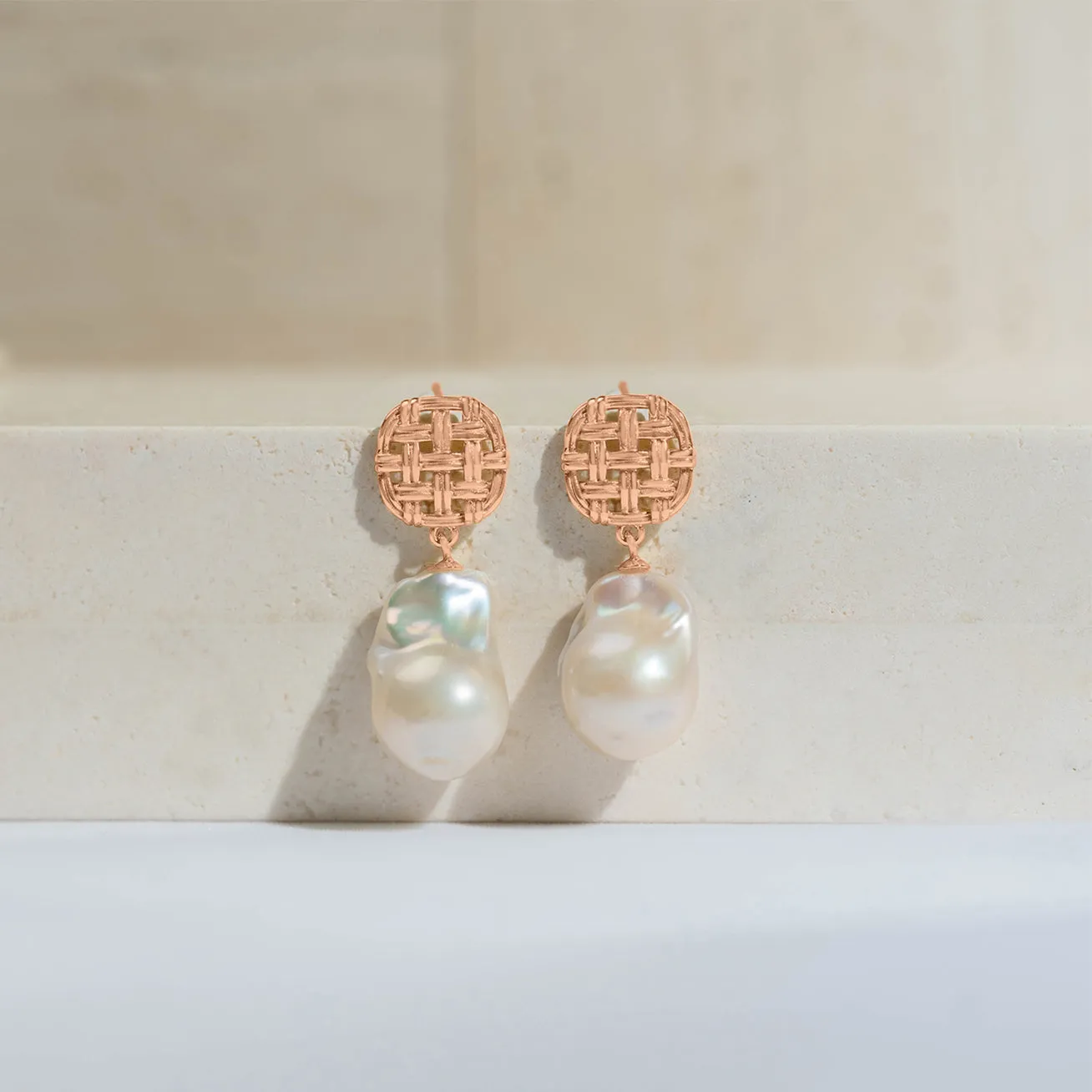 Elegant Baroque Pearl Earrings WE00431