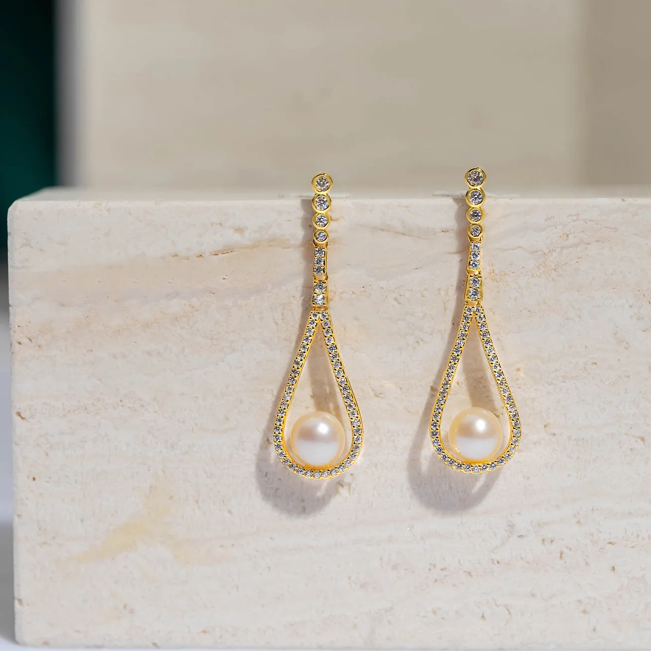 Elegant Freshwater Pearl Earrings WE00378