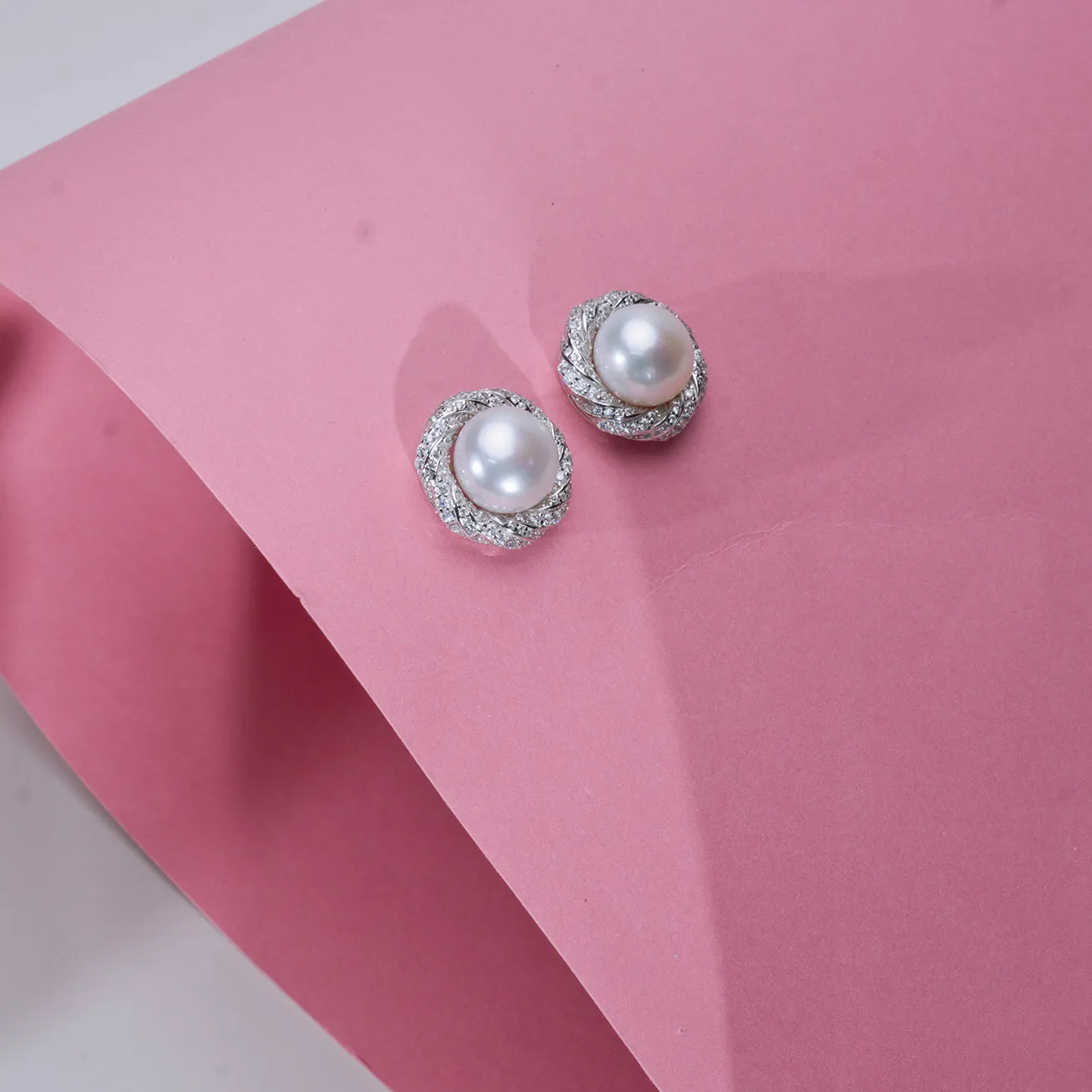 Elegant Freshwater Pearl Earrings WE00457