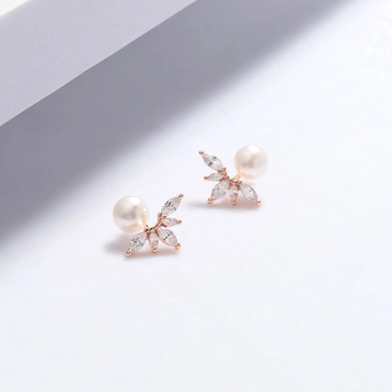 Elegant Freshwater Pearl Earrings WE00508