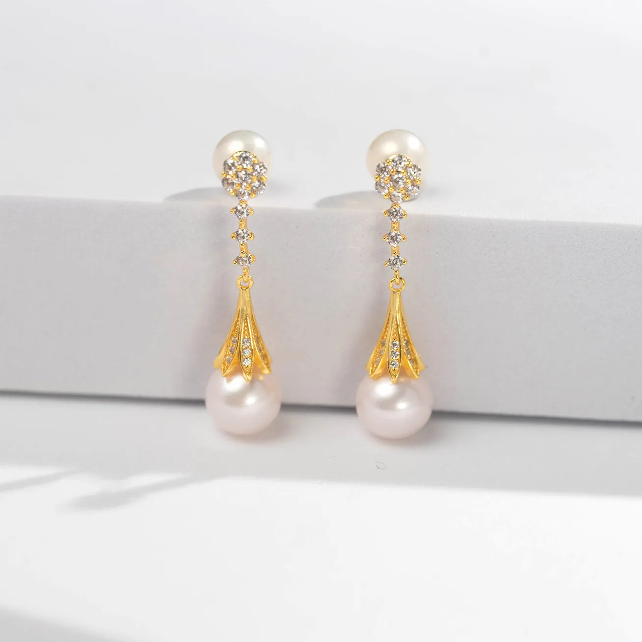 Elegant Pearl Earrings WE00515