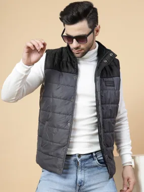 Men Colorblocked Sleeveless Puffer Jacket