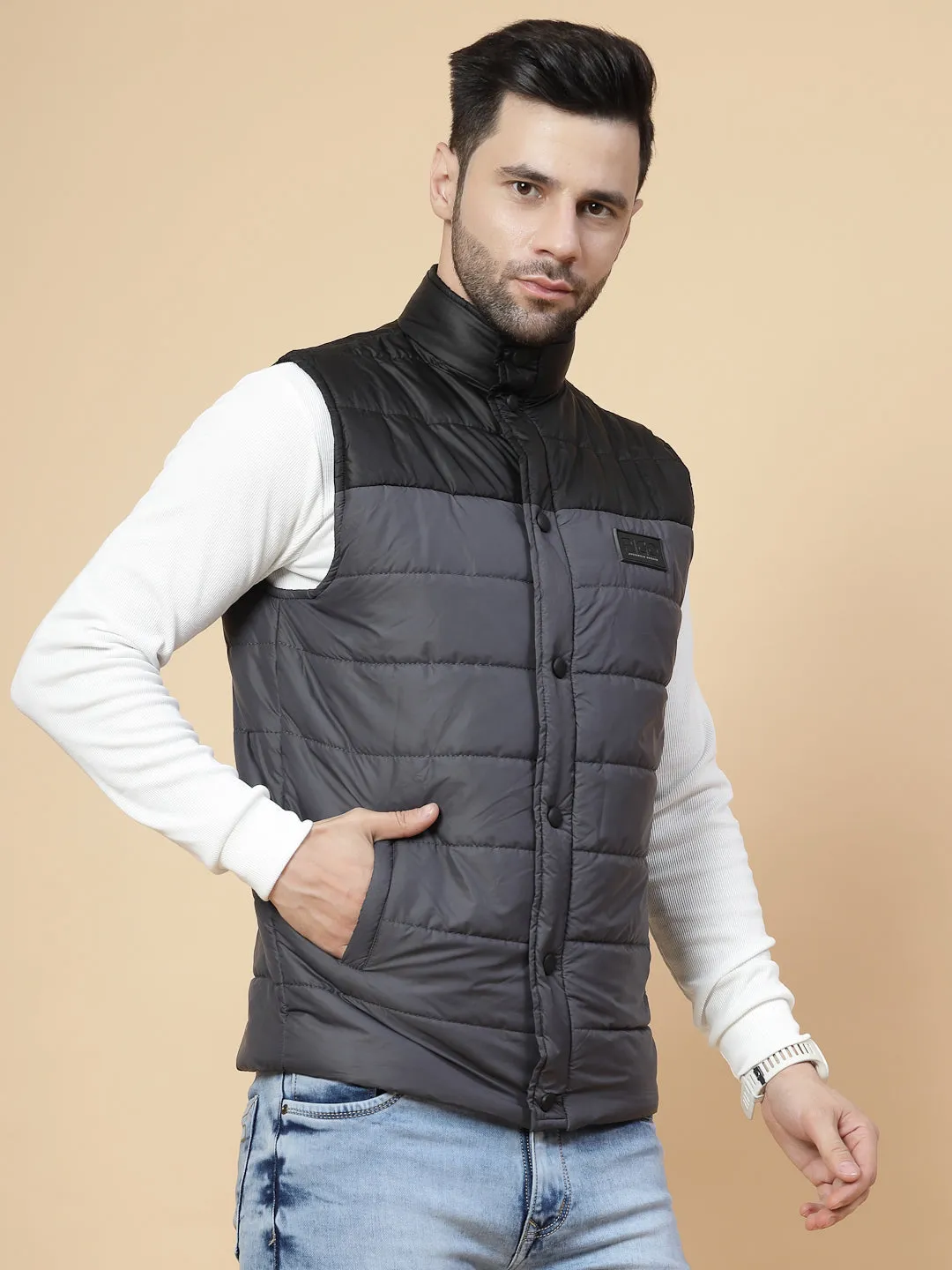 Men Colorblocked Sleeveless Puffer Jacket