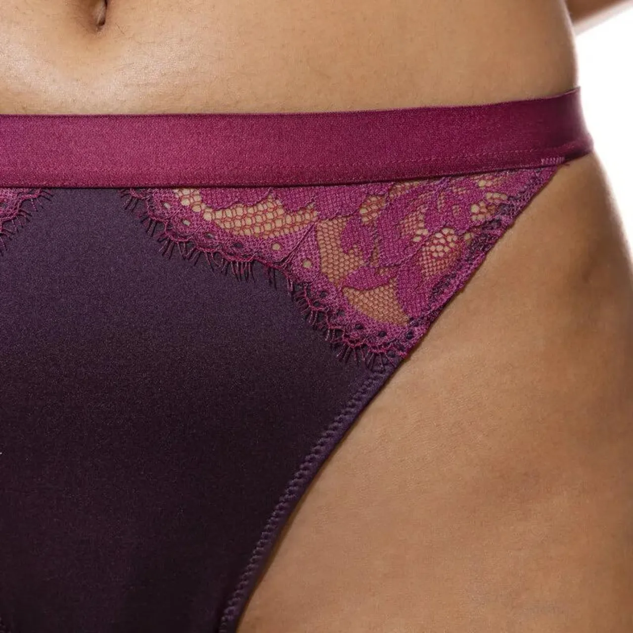 Serie Poetry Vogue Tanga Brief in Barbados Cherry